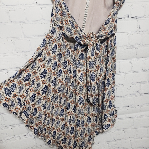 LF Seek the Label NWT Sz XS Floral Halter Romper - Picture 7 of 14